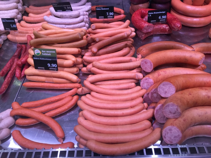 charcuterie-LA CROIX VALMER-min_sausages_meat_butchery-1069321